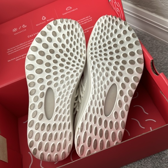 Lane Eight White Trainer - Picture 8 of 9